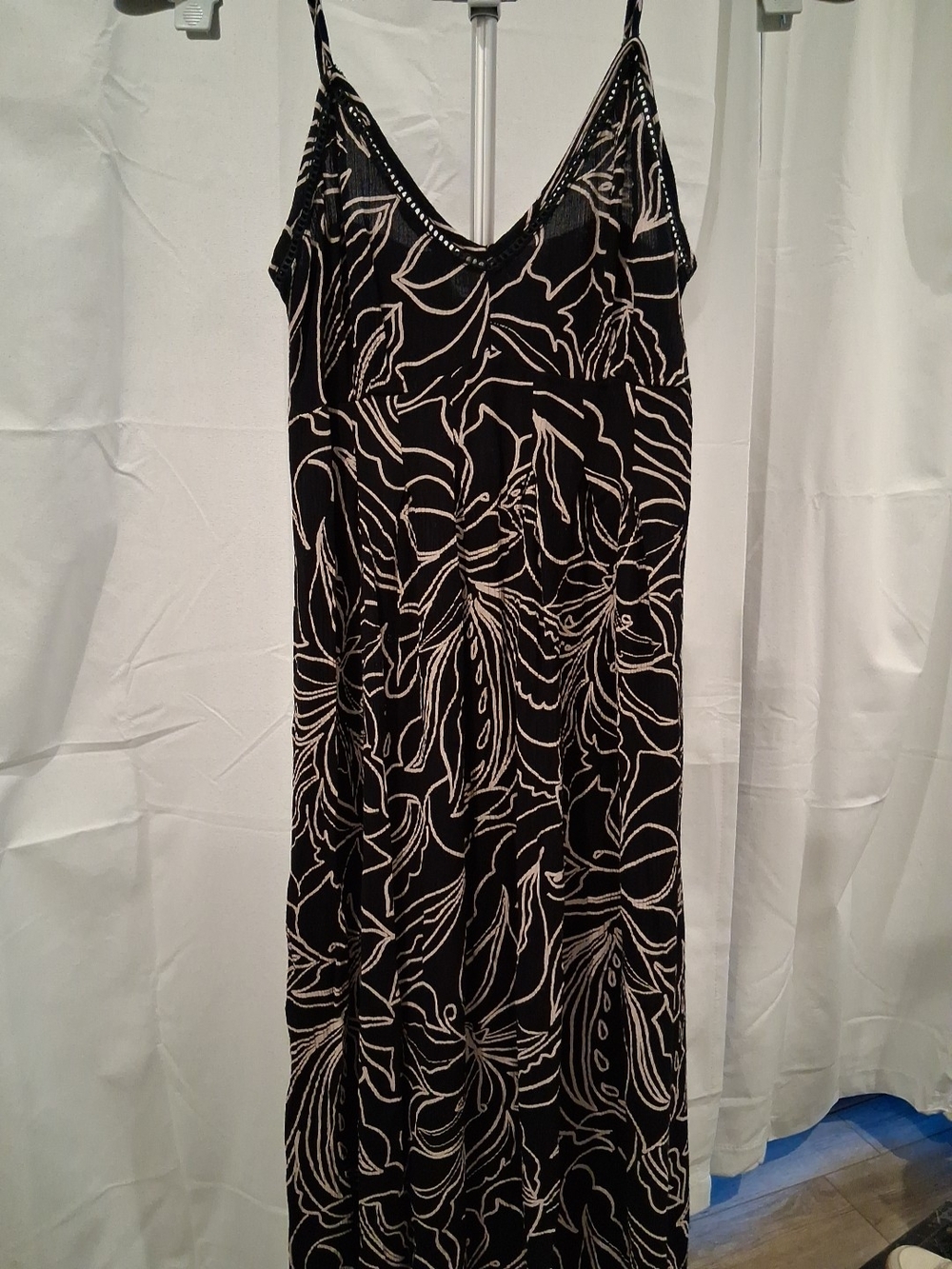 Bila 77 Black Dress w/ Tan Floral Accents Size XS Spaghetti Strap V-neck Slip On